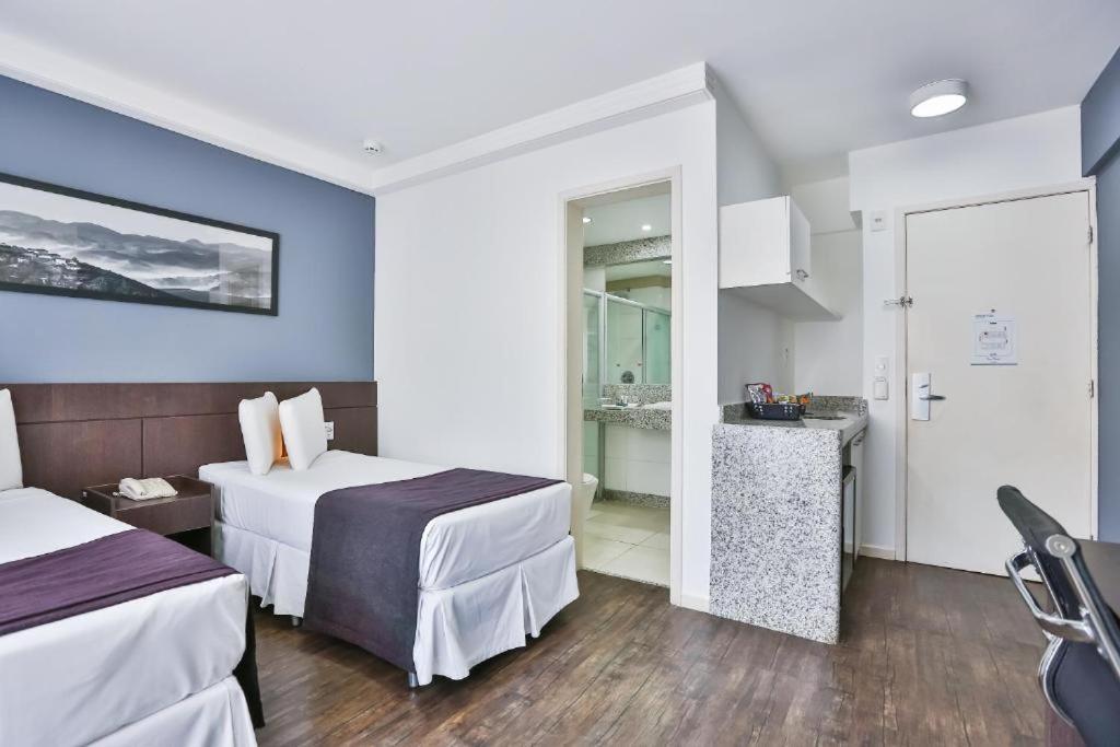 Quarto com 2 Camas de Solteiro